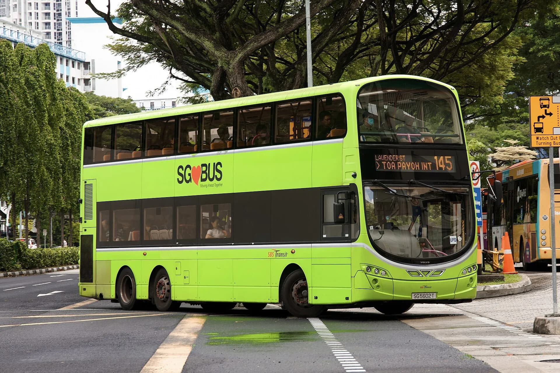 Getting Around Singapore: Buses, Taxis and Ride-Hailing